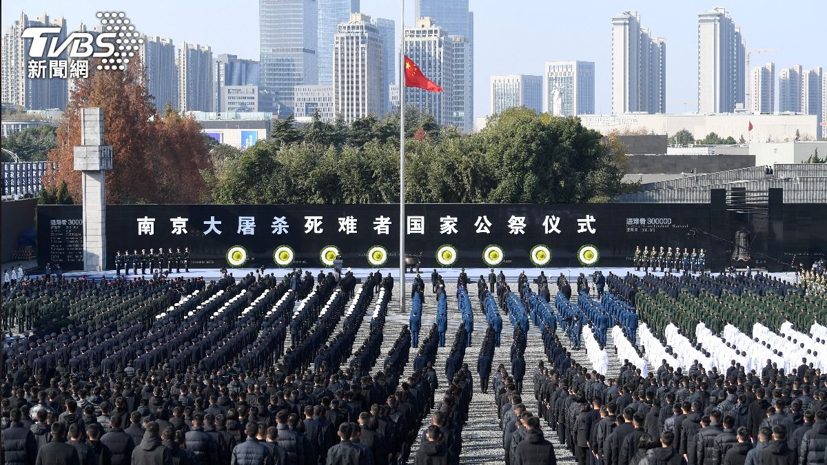 12月13日是「南京大屠殺犧牲者國家追悼日」,正是中國人民族情緒高漲之際。(圖/達志影像路透社)