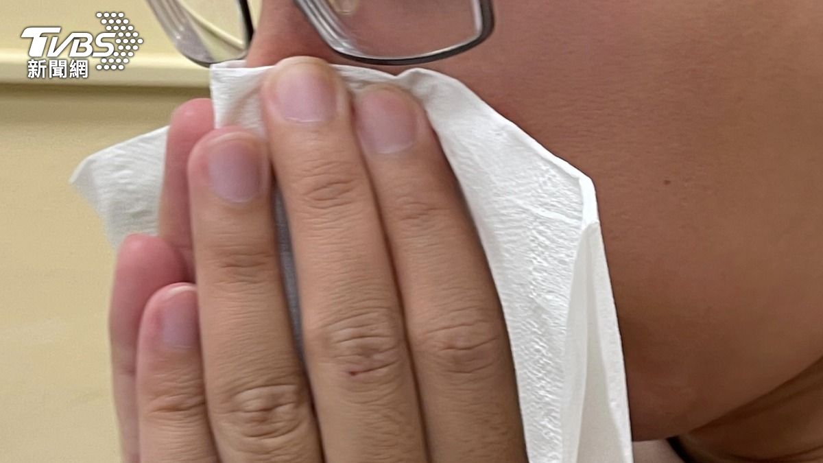 90%的人都用錯!醫揭「鼻噴劑正確用法」:藥效差很多