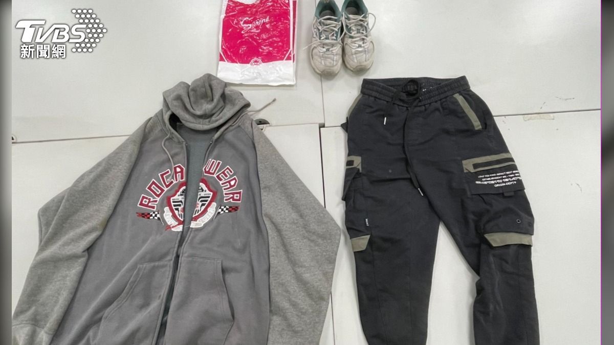 犯嫌於康定路207號附近脫去外套變裝,接著搭乘公車前往啟聰學校一帶。(圖/TVBS)