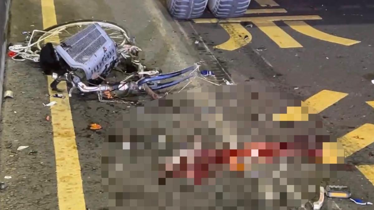 有片/高雄水泥車右轉捲腳踏車 婦雙腿遭輾「血肉模糊」急救