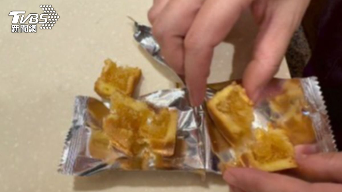 衛生局查了!佳德鳳梨酥遭控有黑色異物 被揪2缺失限期改善