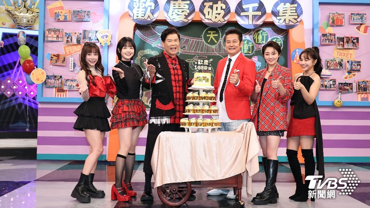 巫苡萱、籃籃、曾國城、徐乃麟、張文綺、徐凱希主持的《天才衝衝衝》除夕夜陪觀眾守歲。(圖/張哲鳴攝)
