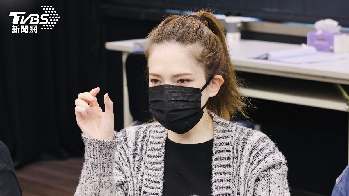 許瑋甯強撐病體辦婚禮！高燒39度「兒被迫分離暴哭」心疼發聲