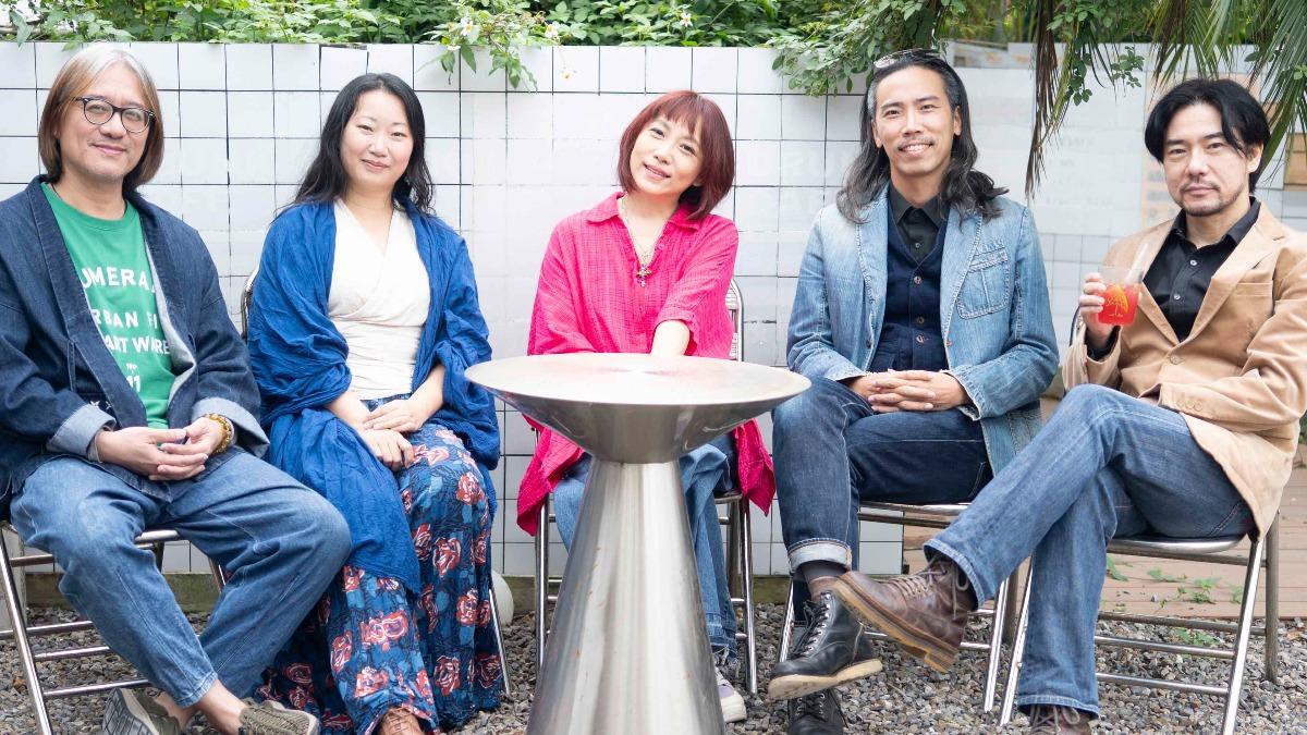 阮丹青跟「自然流動樂團」推出新專輯《走進春天的果園》。(圖/羅藝工作室、林文俊提供)