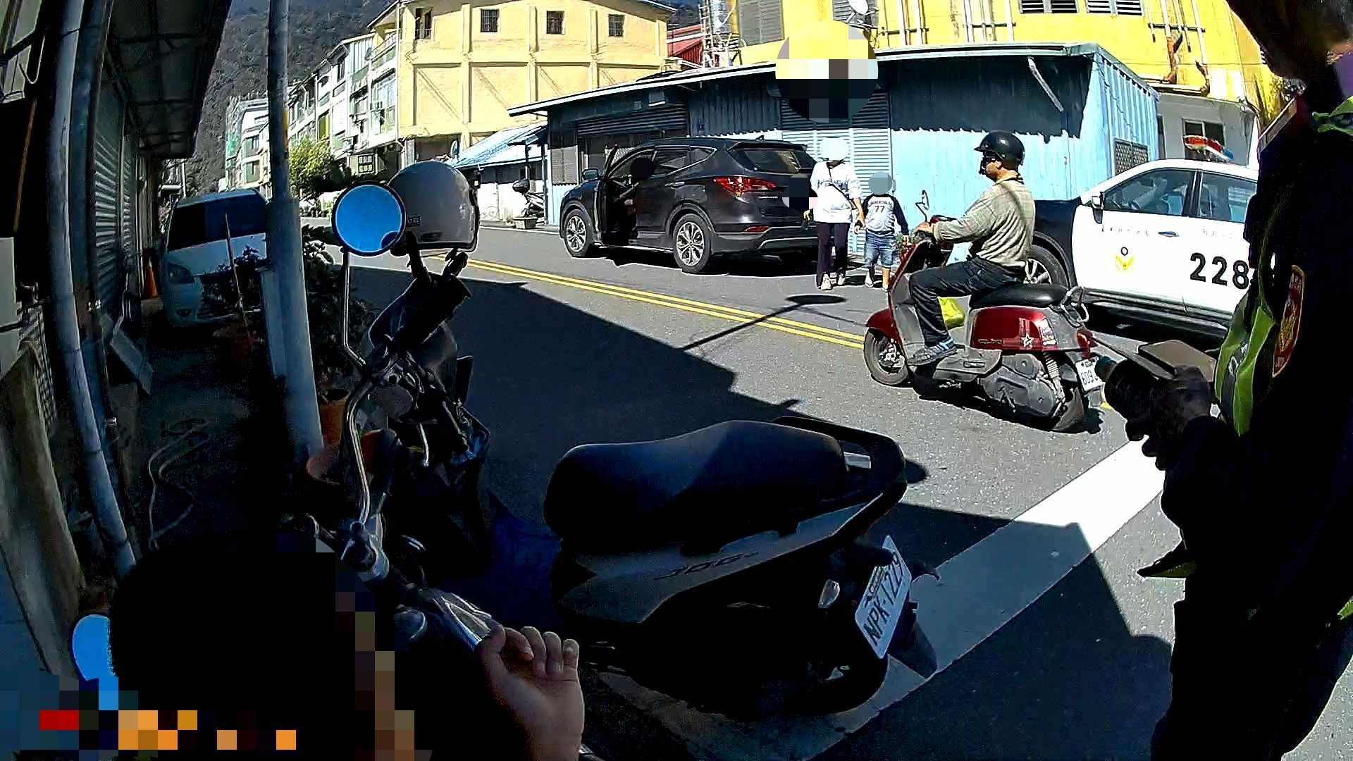 家人都以為男童在「另一輛車」上，著急趕回接人。（圖／警方提供）