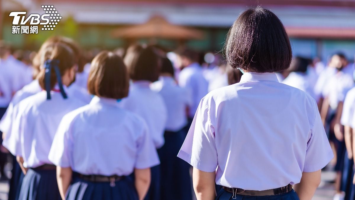 國二女校內吸「喪屍煙彈」!全身顫抖、走路S型 倒桌嚇壞同學