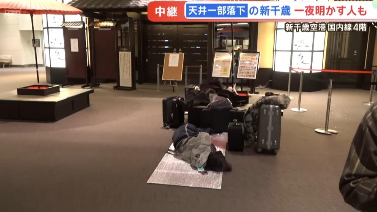 日7.5強震＋暴風雪！新千歲機場天花板砸落　200旅客滯留過夜