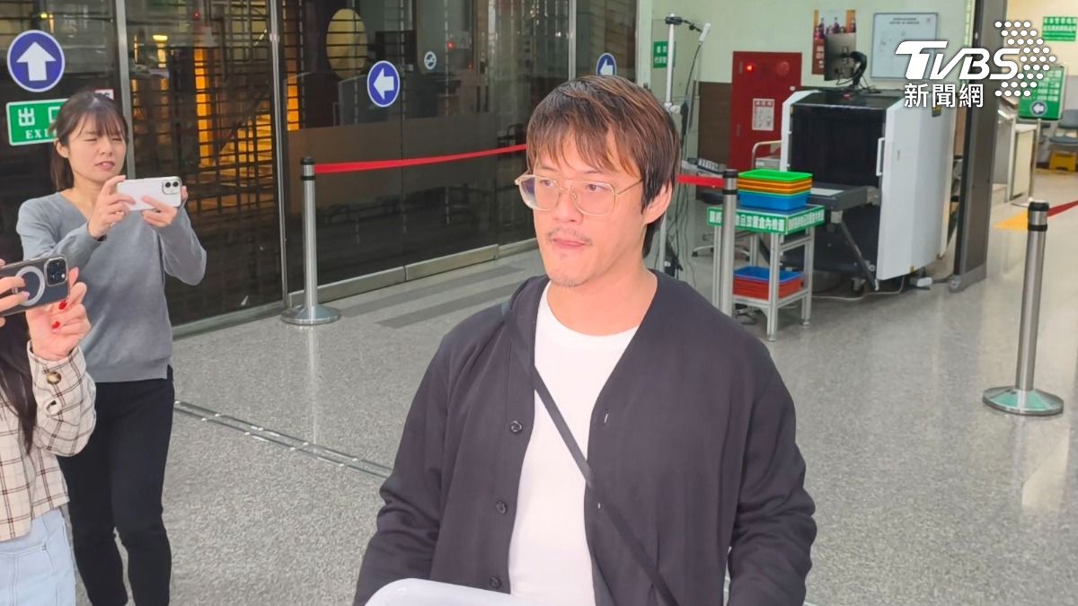 中和分局張姓偵查佐被撤銷羈押後遭檢方拘提，訊後遭檢察官諭知以新台幣15萬元交保。（圖／陳冠宇攝）