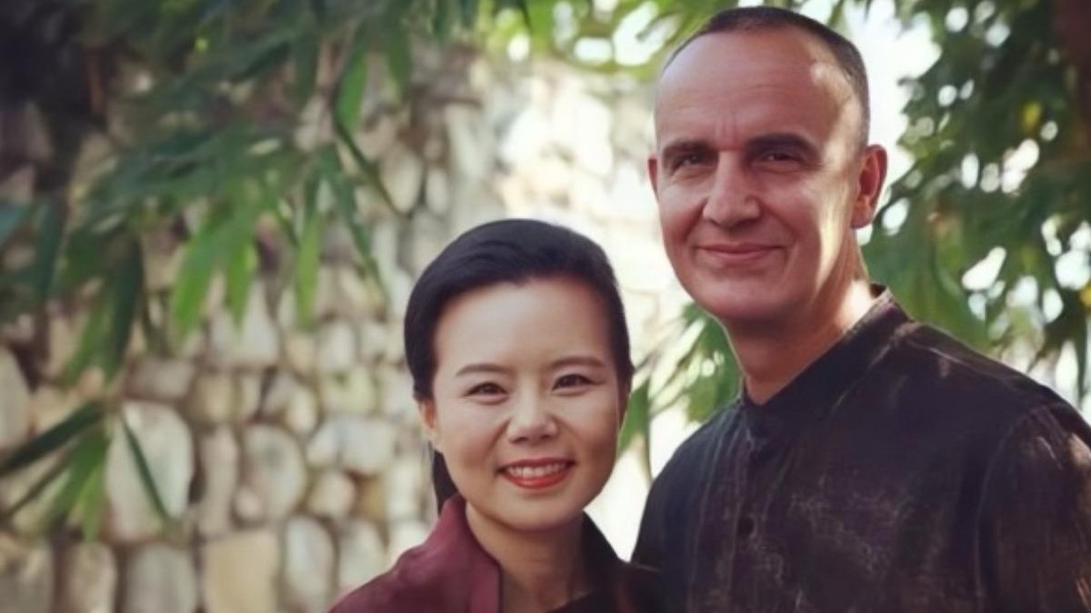 龔琳娜和大10歲德國音樂人老鑼結婚20年,去年宣布離婚。(圖/翻攝自微博)