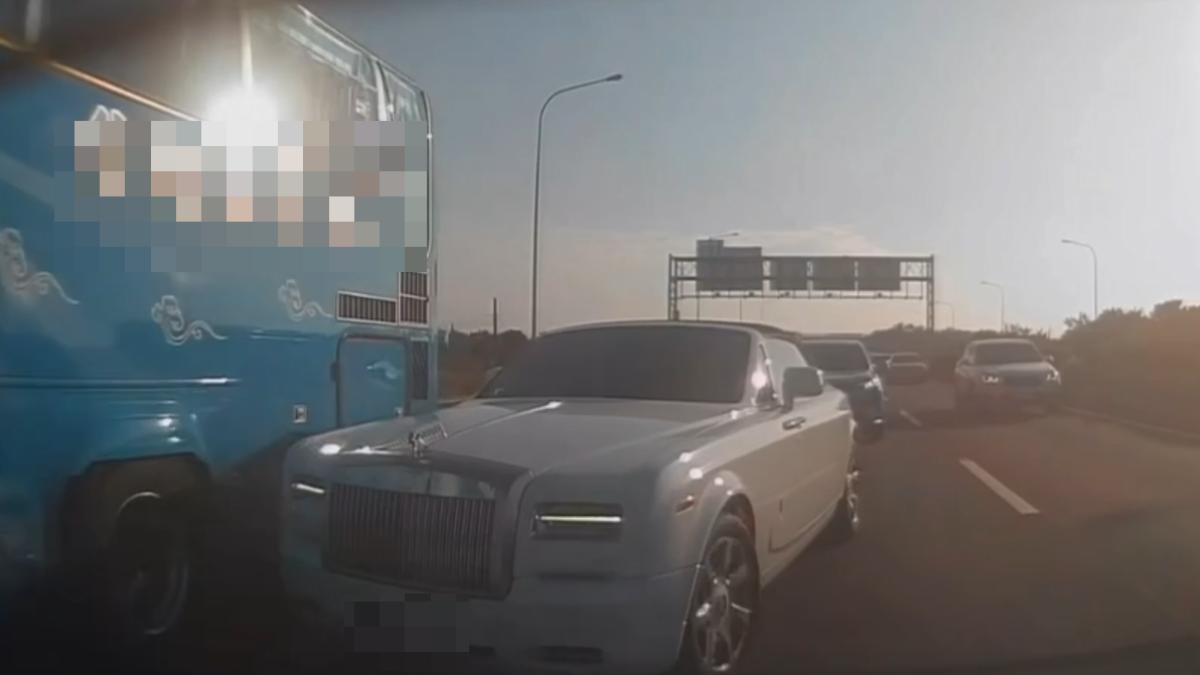 移動豪宅GG!四千萬勞斯萊斯硬切撞遊覽車 修車費約250萬
