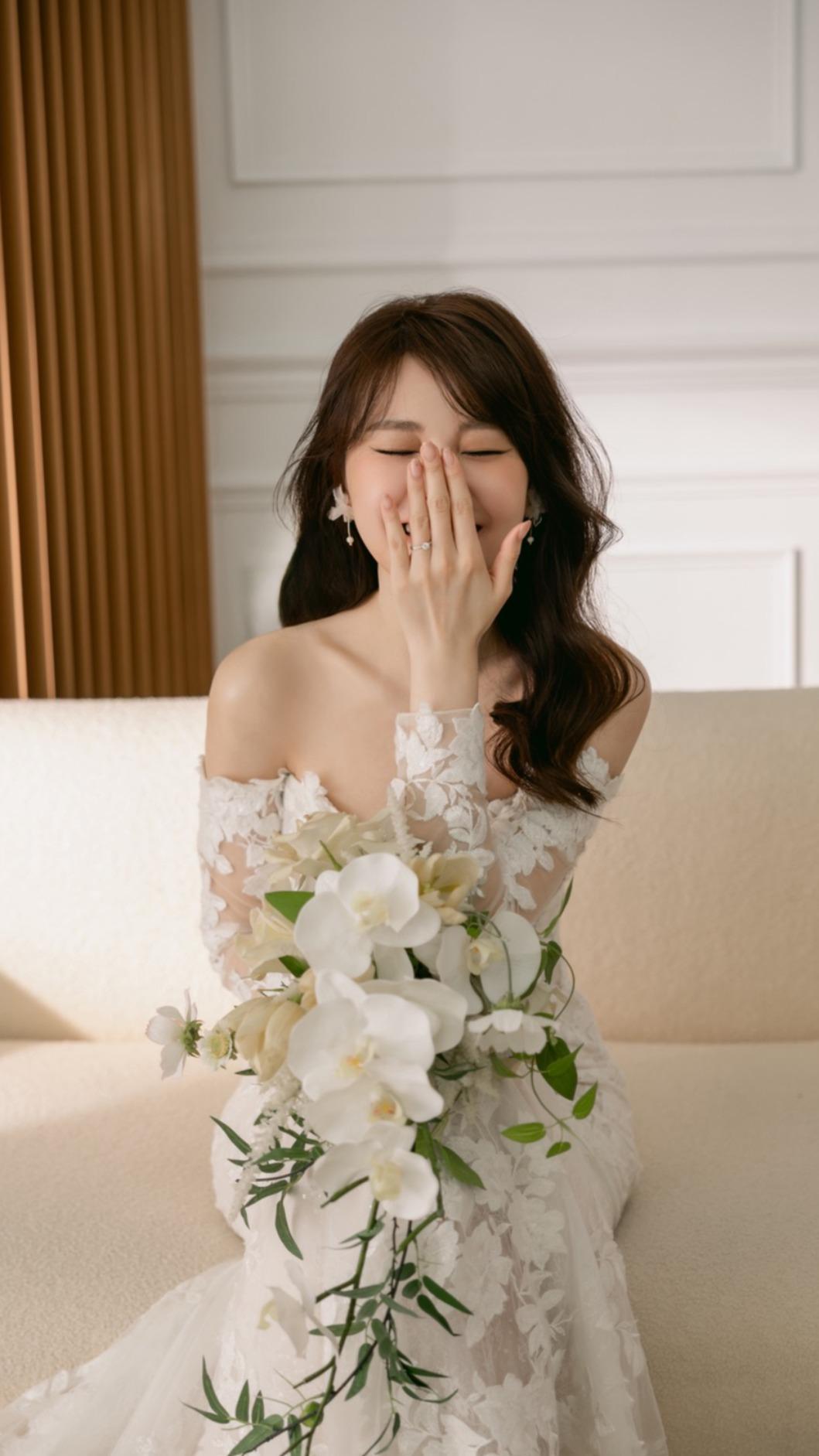 中天主播林佩潔分享婚紗照。(圖/中天新聞提供)