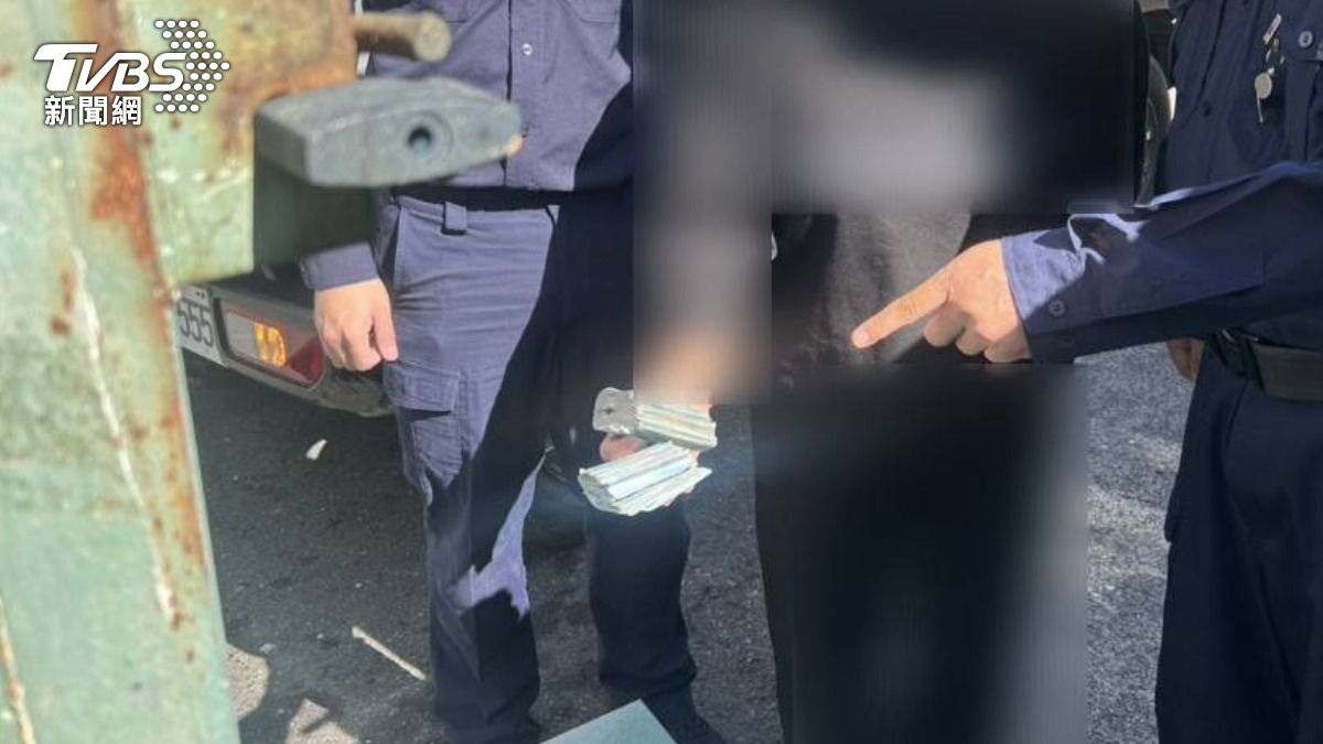 找回20萬現金。(圖/TVBS)