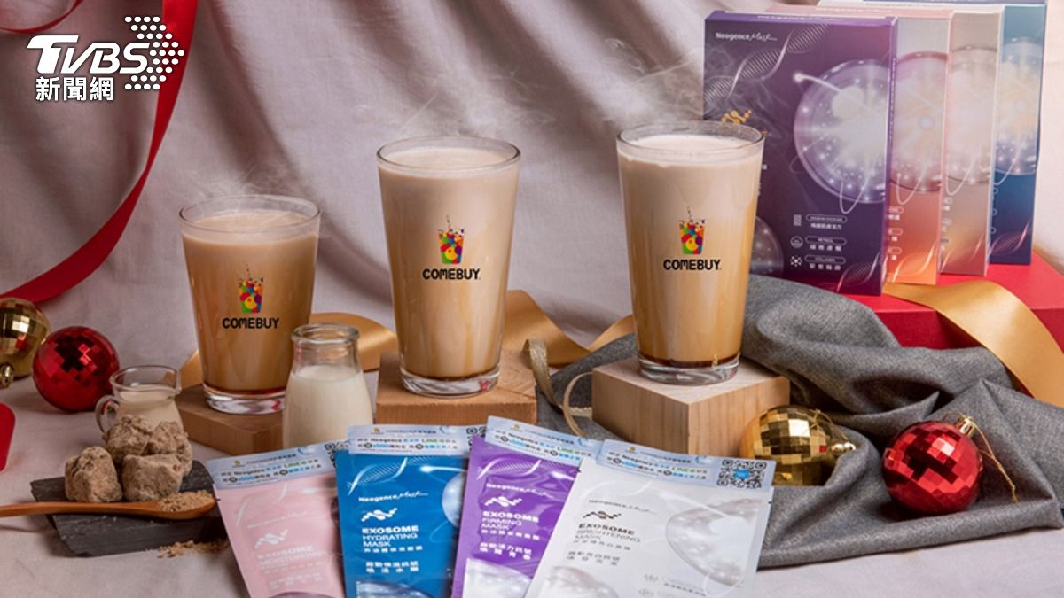 購買指定飲品,可免費拿到面膜。(圖/TVBS)