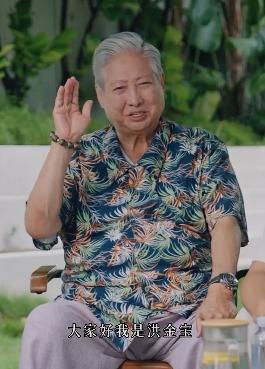 洪金寶近期氣色紅潤、中氣十足,跟先前判若兩人。(圖/翻攝自微博)