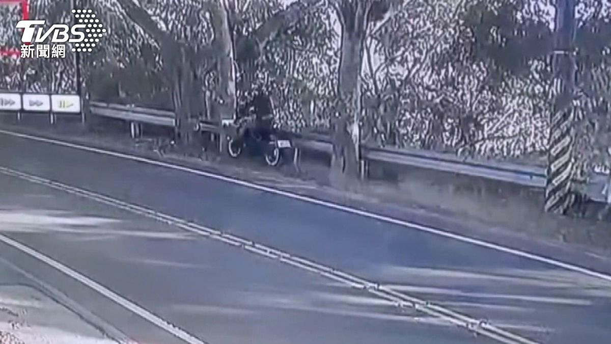彰化139縣道再出事！22男騎重機過「死亡彎道」自撞路樹，險命危 。(圖／民眾提供)