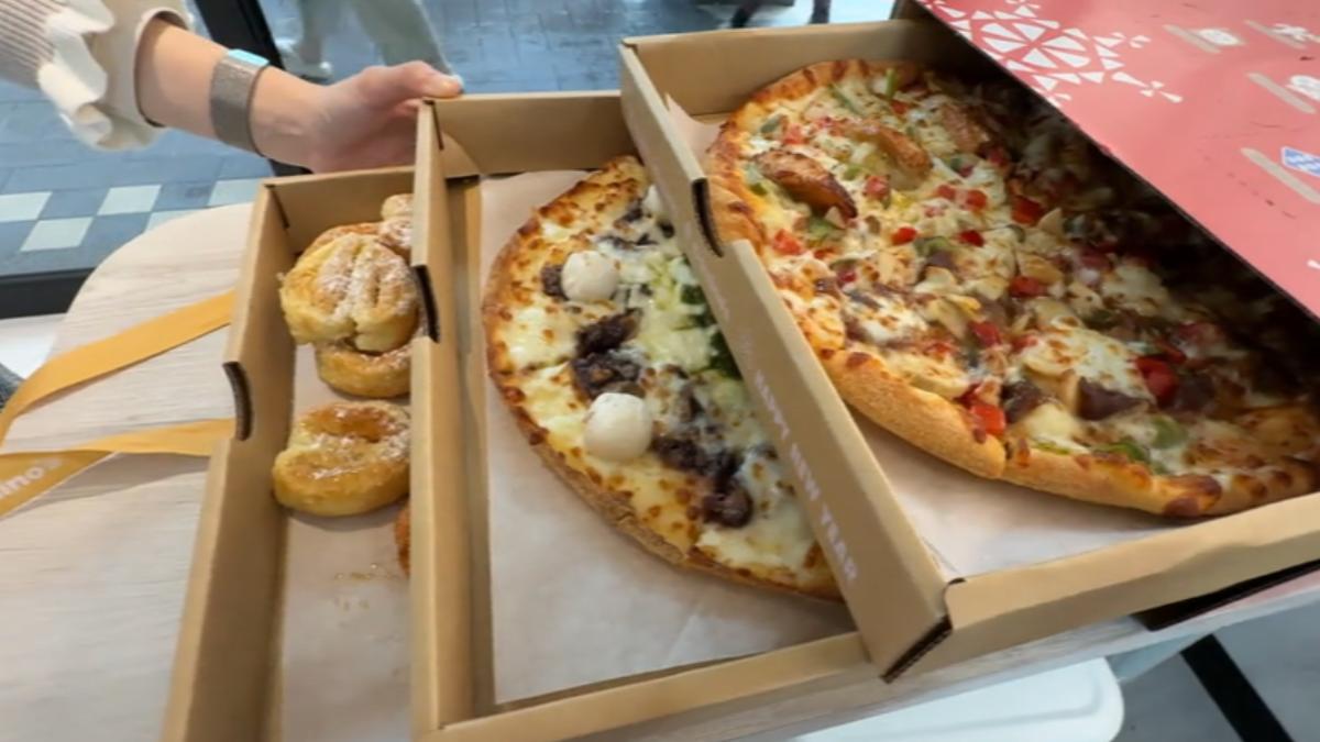 年末到來，不少速食業者推出應景的餐點。（圖／TVBS）