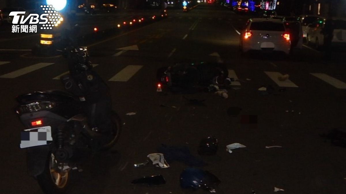 台中死亡車禍！36歲女開車闖紅燈　2機車騎士遭撞飛1死1傷