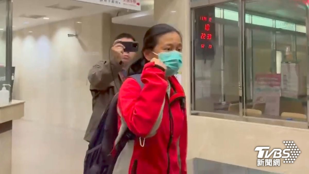 玄古管理顧問公司行政人員傅璻如以60萬元交保。（圖／TVBS）