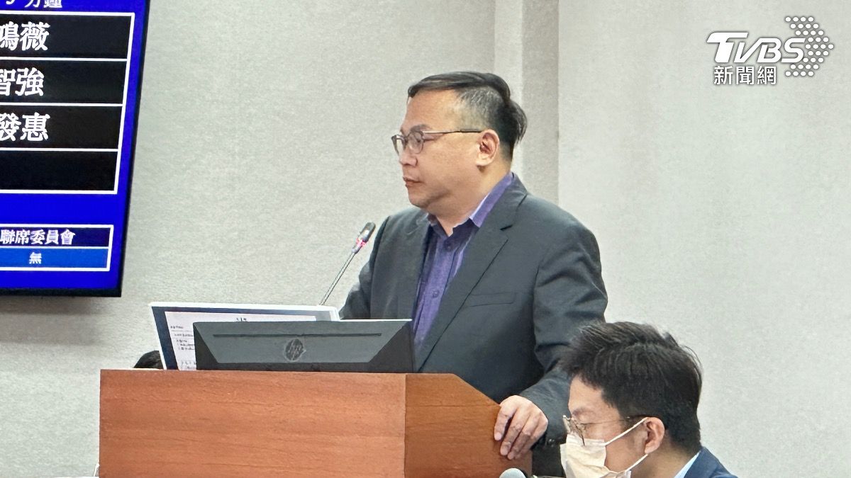 民進黨立委王義川憂,若立委聘用零人,立法院是否仍會撥款助理費。(圖/潘袁詩羽攝)