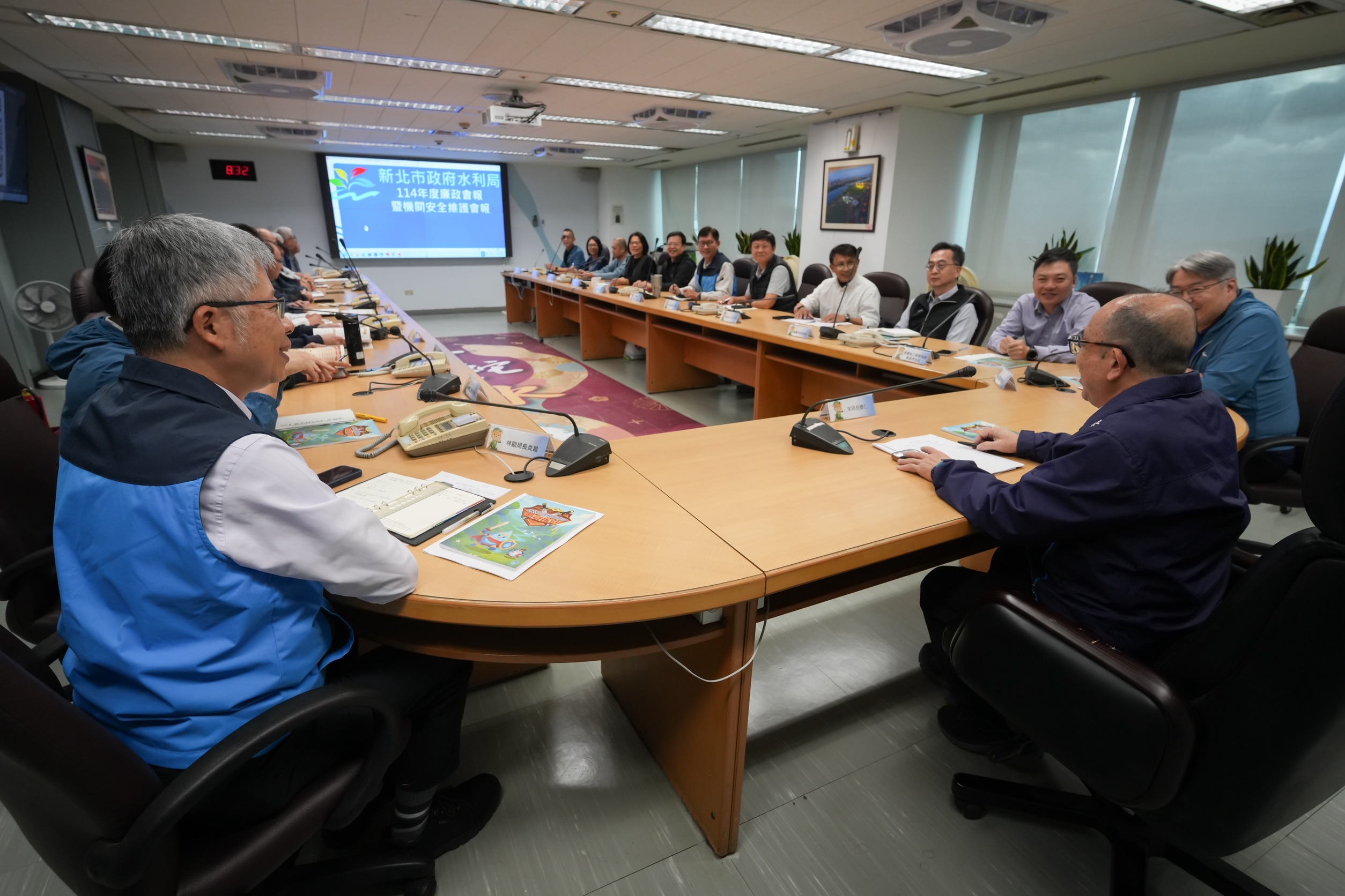 新北水利局在5日於「114年度廉政會報暨機關安全維護會報」發表防貪指引手冊