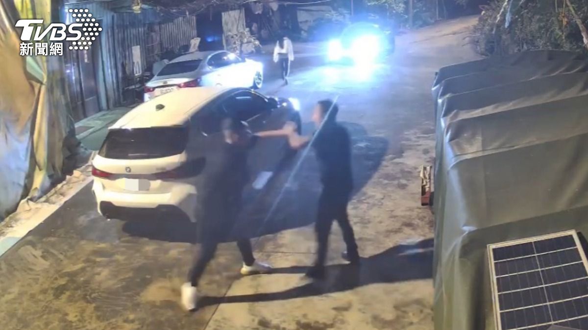 宋志宏疑不滿胞弟在外找他麻煩，上月24日於住家門口對其大打出手。（圖／TVBS）