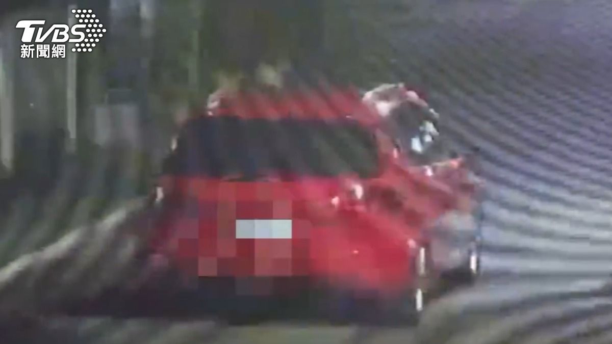 32歲黃姓主嫌及其26歲潘姓女友全程在車內觀看,當日下午1時許於汽旅遭逮。(圖/TVBS)