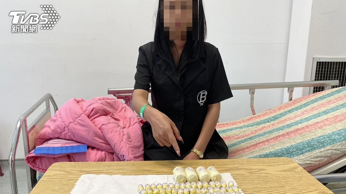 2女於9月7日入境高雄小港機場,立刻被海巡署偵防分署台中查緝隊逮捕。(圖/TVBS)