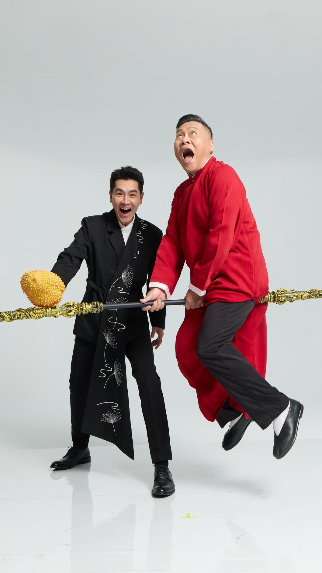 王傳一（左）、朱德剛首次合作相聲脫口秀默契十足。（圖／嚞娛樂提供）