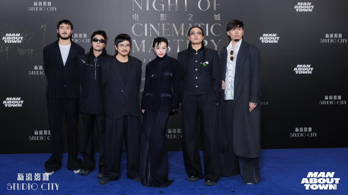 郭采潔率樂團成員一起走紅毯。（圖／取自Studio City Macau 新濠影滙  臉書）