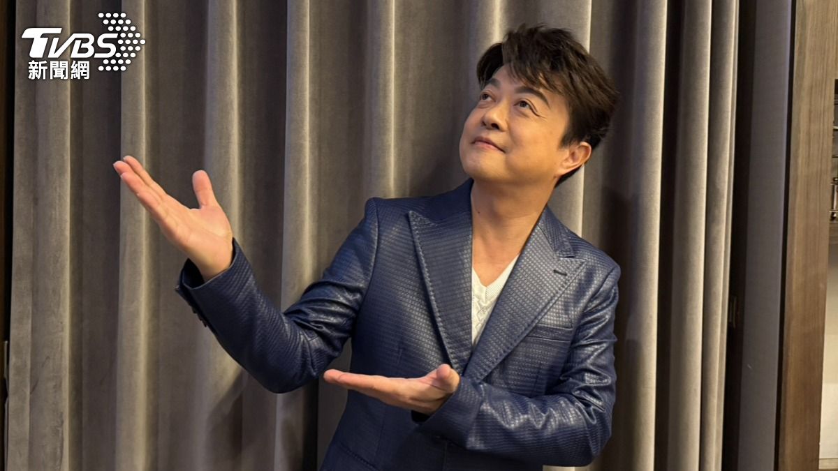 翁立友被問及生子計畫,比出「看天」手勢。(圖/陳薈涵攝)