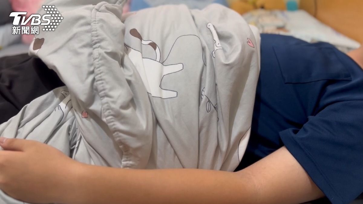 失眠.睡不好 醫師:易導致頭腦代謝廢物 排不出! (圖/TVBS)