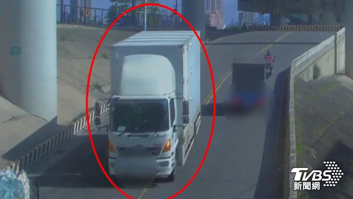 快訊／三重疏洪道五連撞！大貨車司機精神不濟釀禍　4人受傷送醫