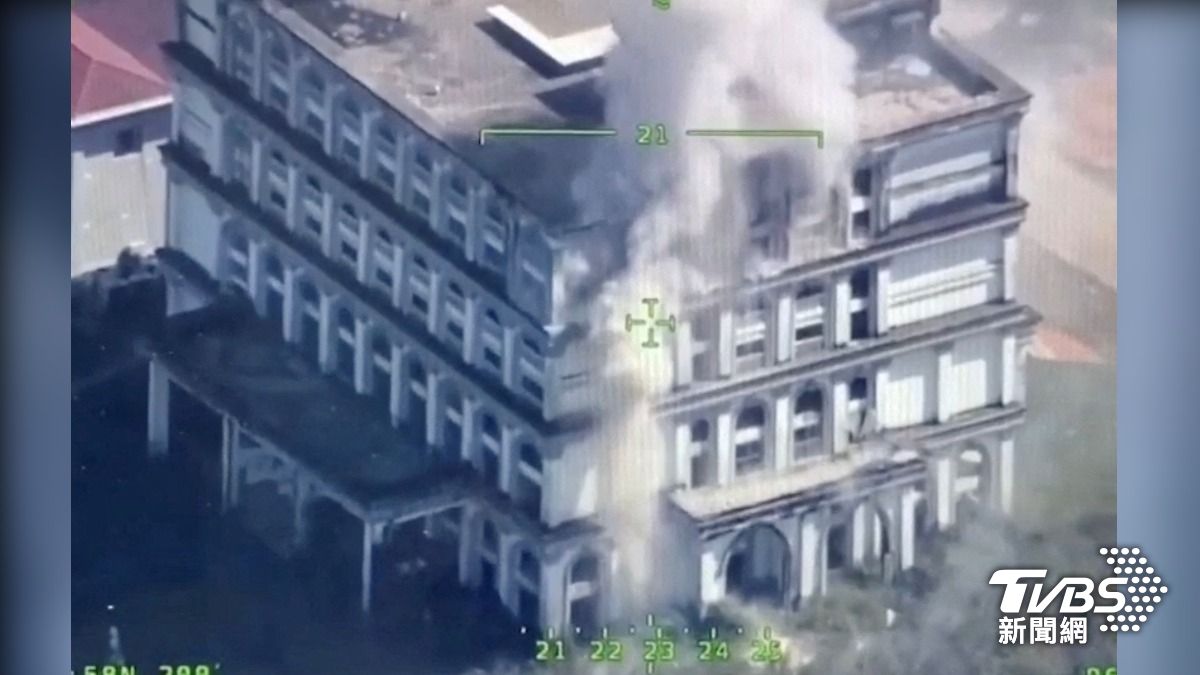 泰國軍隊空襲轟炸柬浦寨邊境建築 (圖/達志影像路透社)
