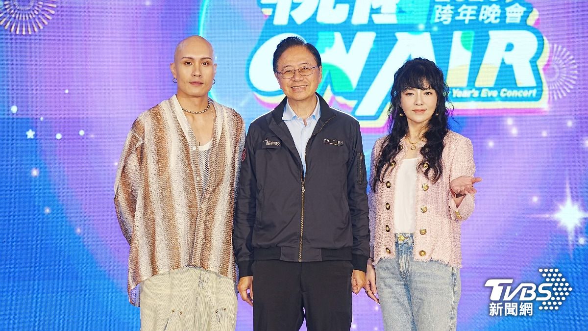 黃宣(左起)、桃園市長張善政、唐綺陽。(圖/桃園市政府觀光旅遊局)