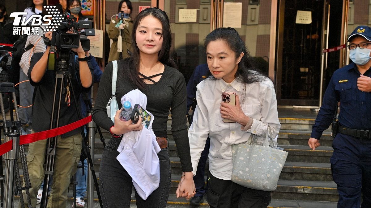 台北市議員應曉薇及女兒應佳妤。(圖/胡瑞麒攝)