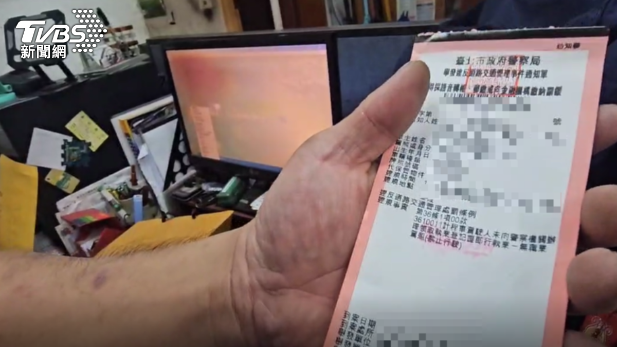 技師上路檢查多元計程車的引擎,沒想到卻被警方依無執業登記開罰。(圖/TVBS)