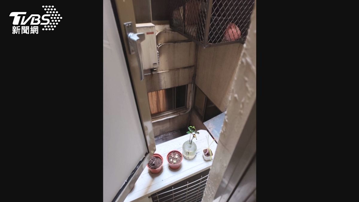 為避免噪音打擾鄰居,關閉了熱水器旁的通風鋁窗,僅留下一半開啟。(圖/民眾提供)