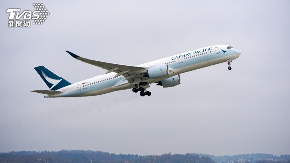 國泰CX811機上乘客企圖打開艙門遭機組人員制止。（示意圖，非涉事飛機／shutterstock達志影像）