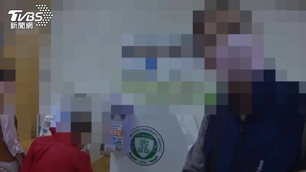 帽子老伯不滿對方態度差，狂邀對方單挑，警方到場仍憤憤不平。（圖／TVBS）
