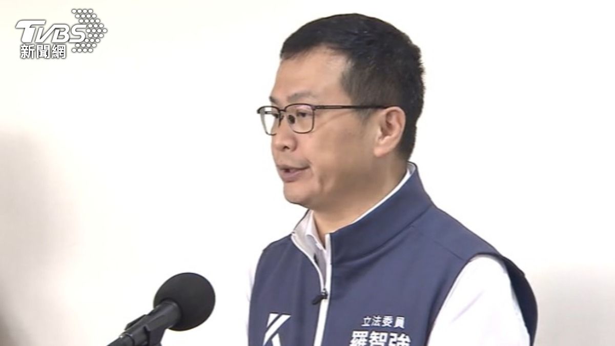 羅智強說明修法重點,強調是「停砍」而非走回頭路。(圖/TVBS)