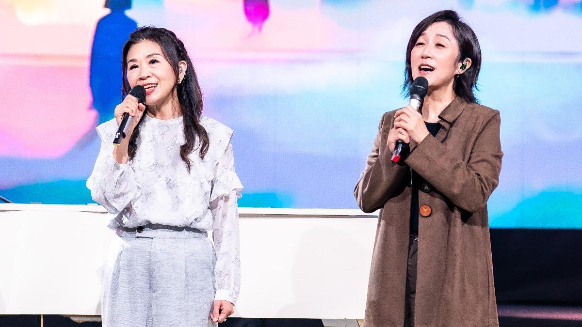 馬毓芬(左)與黃韻玲錄製《聖誕愛無限 藝起有盼望》。(圖/TVBS)