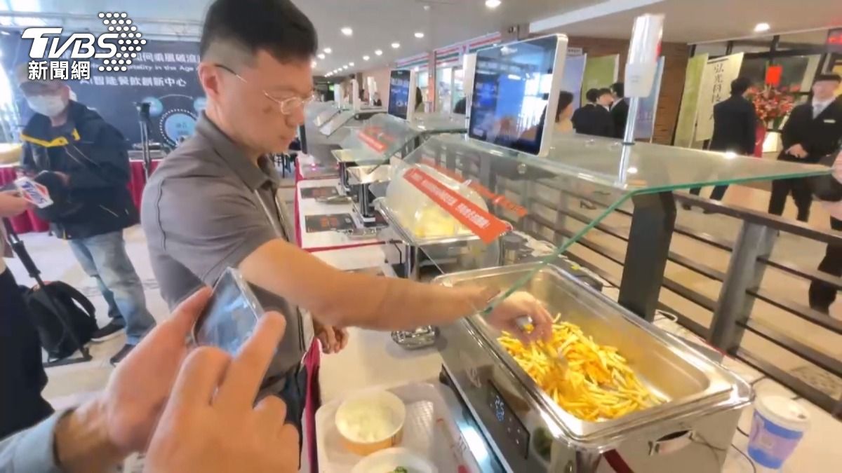 餐飲業人力吃緊、AI快速進場的時代。(圖/TVBS)