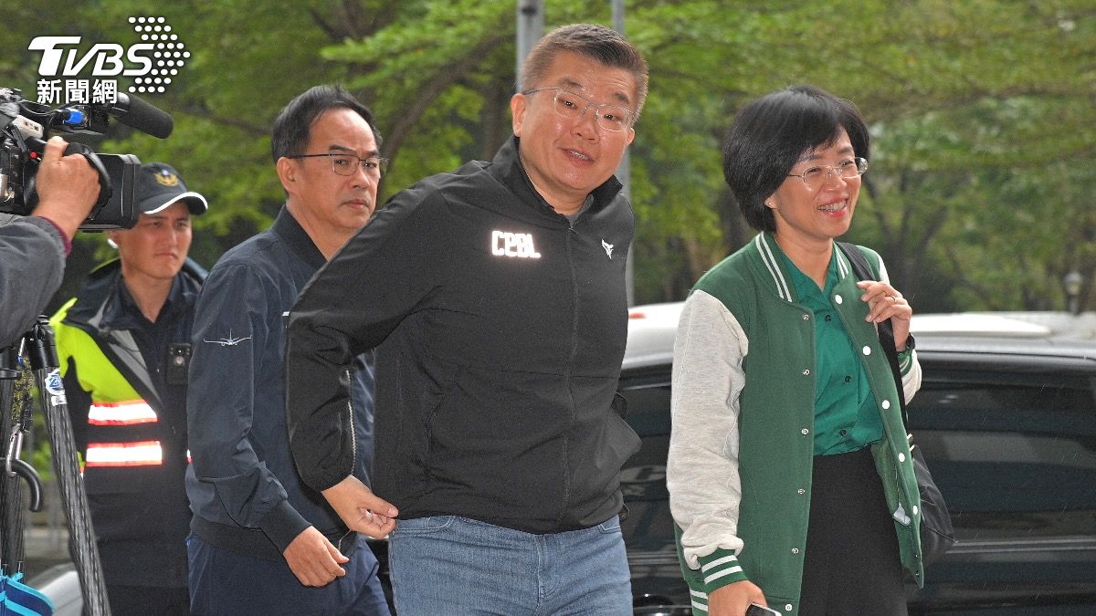 （左起）民進黨立委李昆澤、蔡其昌、蘇巧慧出席便當會。（圖／胡瑞麒攝）