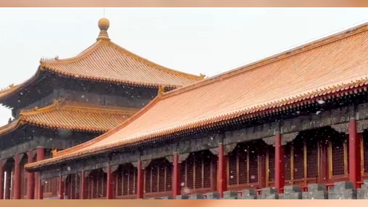 北京降冬季初雪,故宮雪景衝熱搜。(圖/大陸央視)