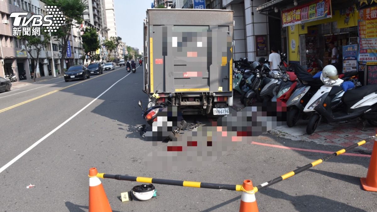 快訊/高雄資深警「追詐路上」自撞慘死 違停小貨車釀斷魂