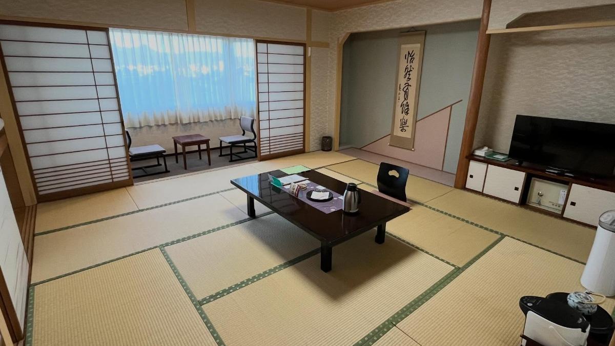 日本男子擅闖女湯。（圖／TVBS）