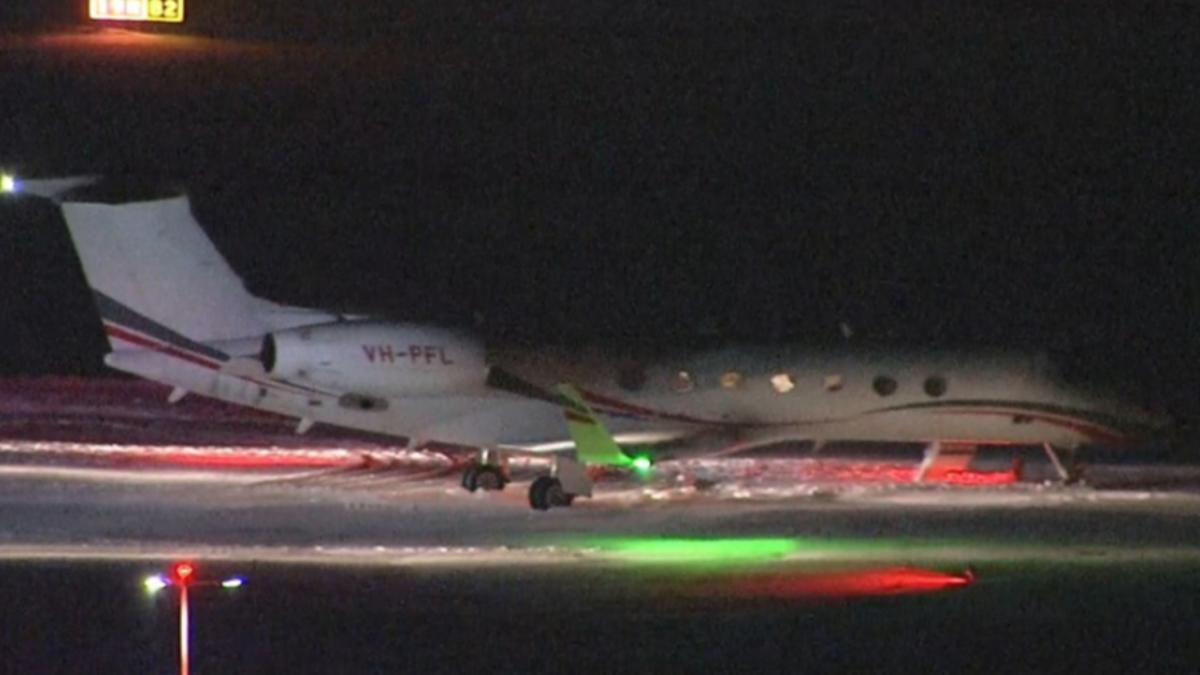 快訊／北海道新千歲機場小飛機降落失敗　衝出跑道卡雪堆