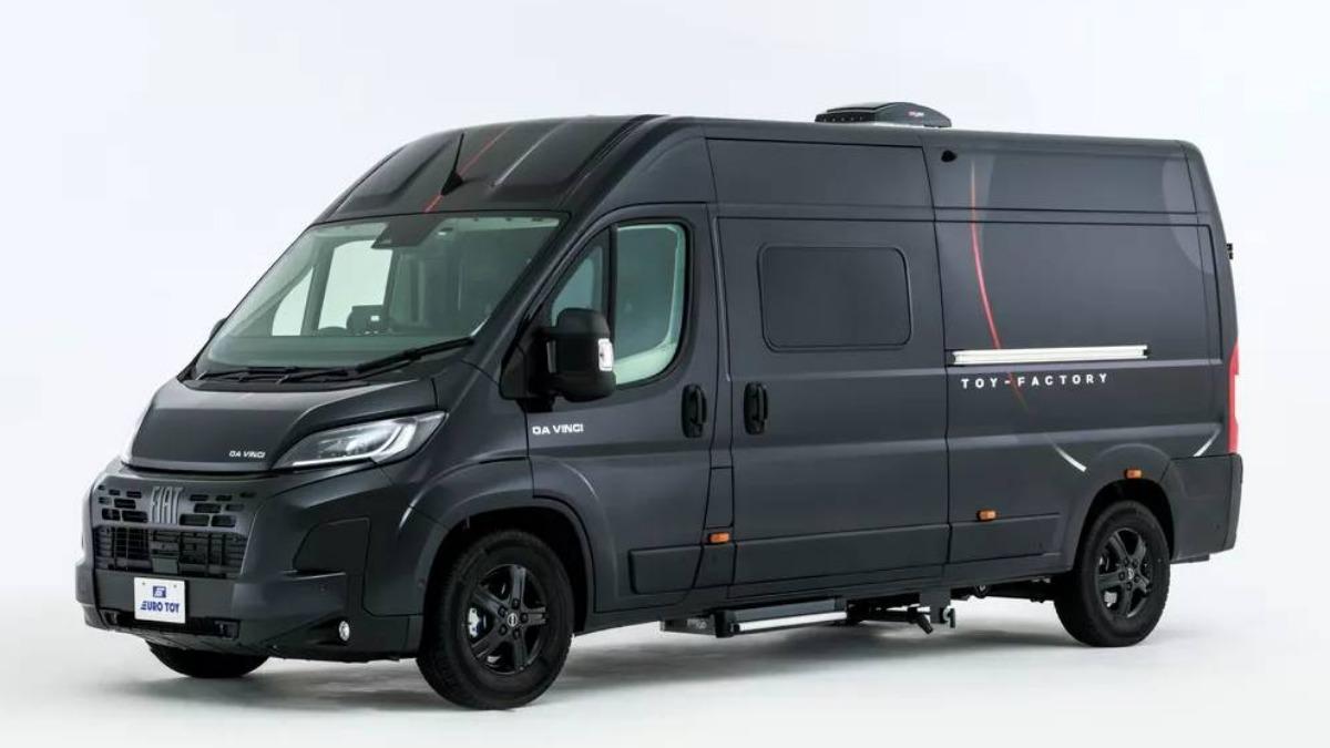 外觀採用Fiat Ducato L3H2為基礎車型，尺碼為車長5,995mm、車寬2,100mm、車高2,620mm。（圖／Toy-Factory提供）