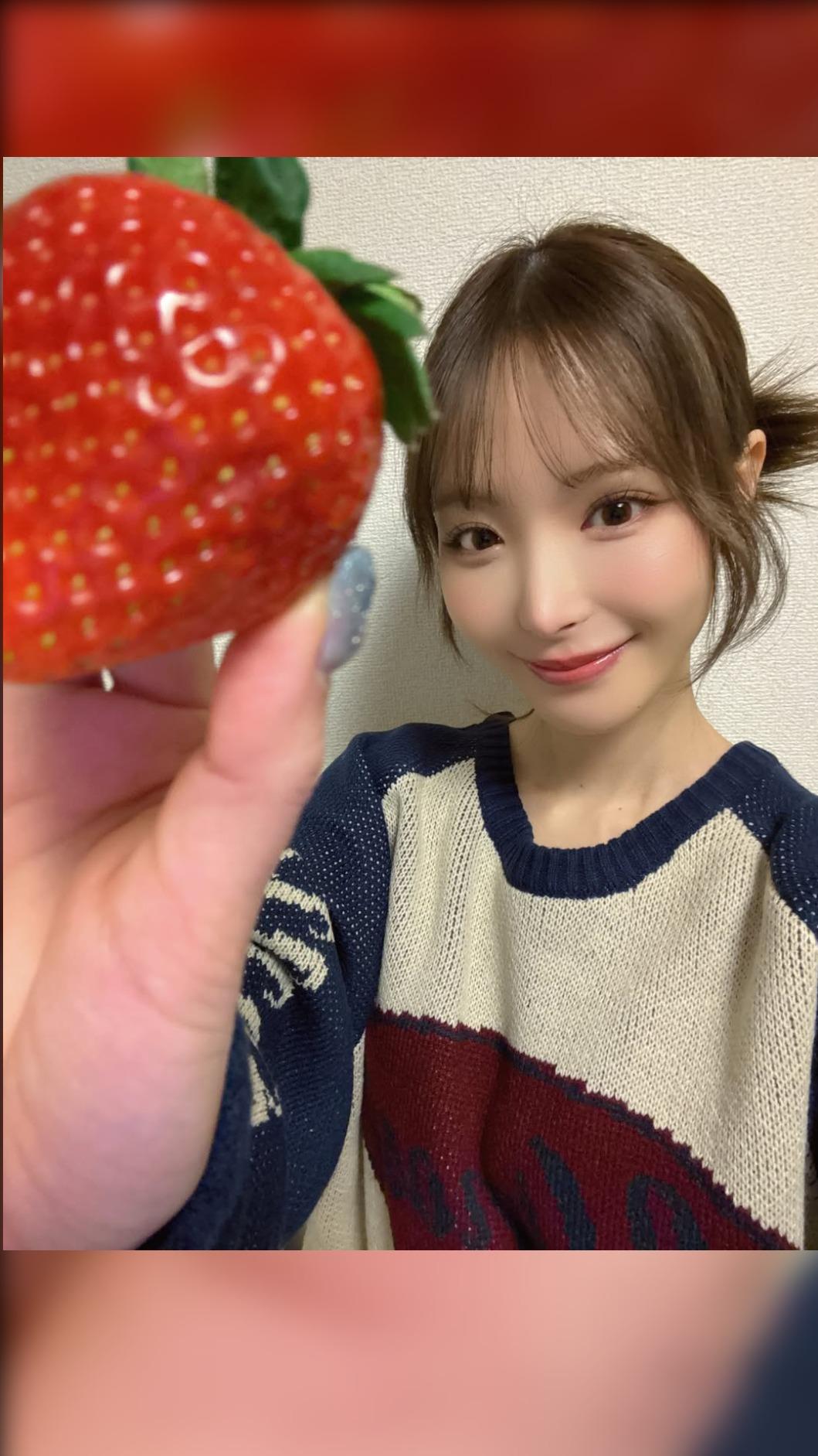 桃乃木香奈喜歡品嘗美食。（圖／翻攝自IG）
