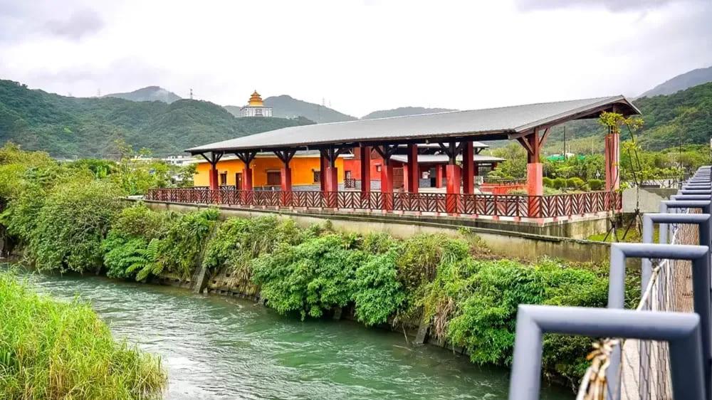 本次免費溫泉景點排行榜的第一名，由新北萬里的大鵬足湯公園拿下。（圖／翻攝自新北市萬里區公所官網）